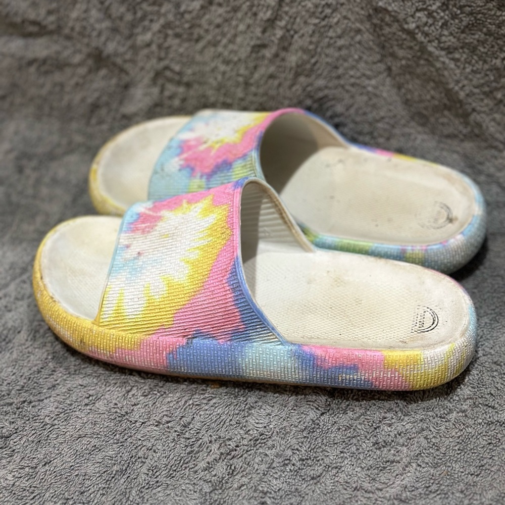 Girls Slides. Good condition. Will clean by request with purchase. Size 3